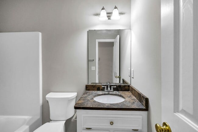 Building Photo - Refined 3-Bedroom Home with New LVP Flooring in Prime West Columbia Location!