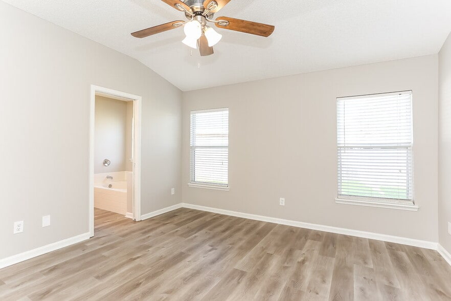 Building Photo - 1725 Saw Lake Drive