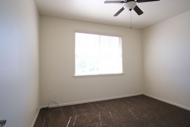 Building Photo - Gorgeous home in Ceres, Available NOW!!!