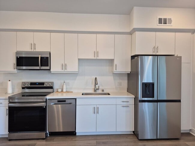 Building Photo - Spacious 3 Bedroom 2 Full Bath Condo with Stunning Views and Energy Savings