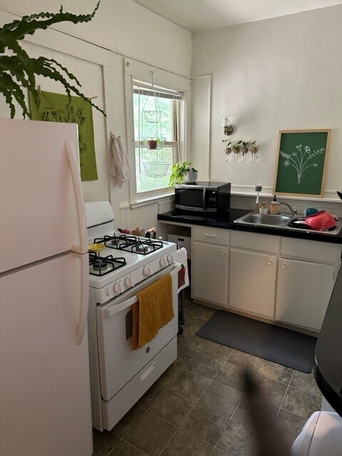 Building Photo - 110 Heights Ct