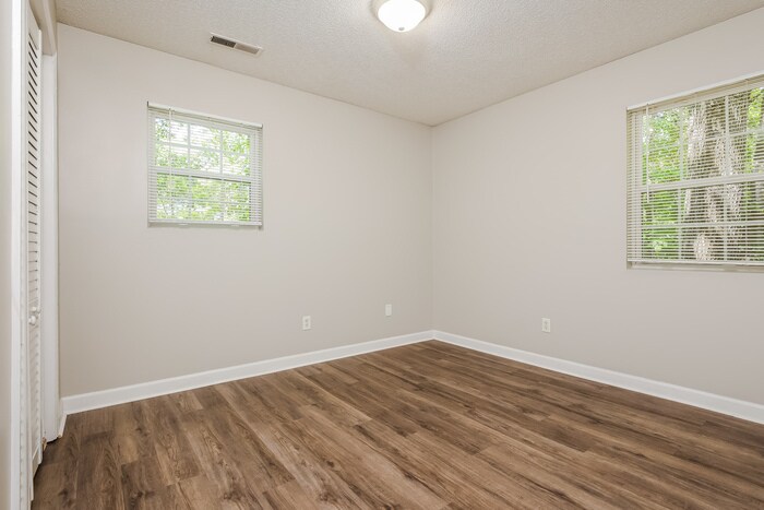 Building Photo - 512 Old Fort Dr