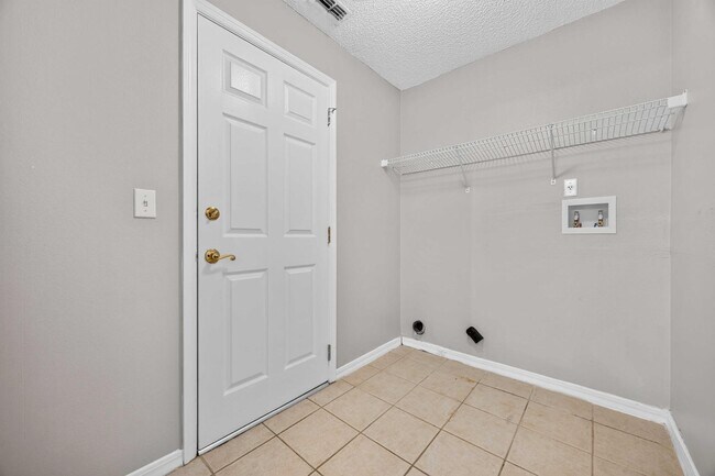 Building Photo - 2235 Mallory Cir