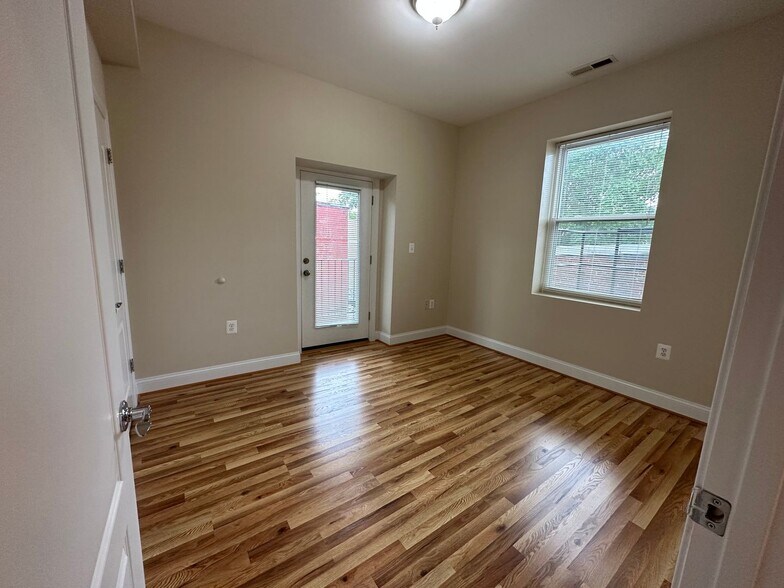 Building Photo - 1319 Park Rd NW