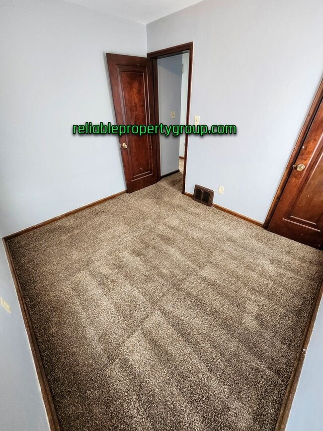 Building Photo - New Listing - Fort Wayne