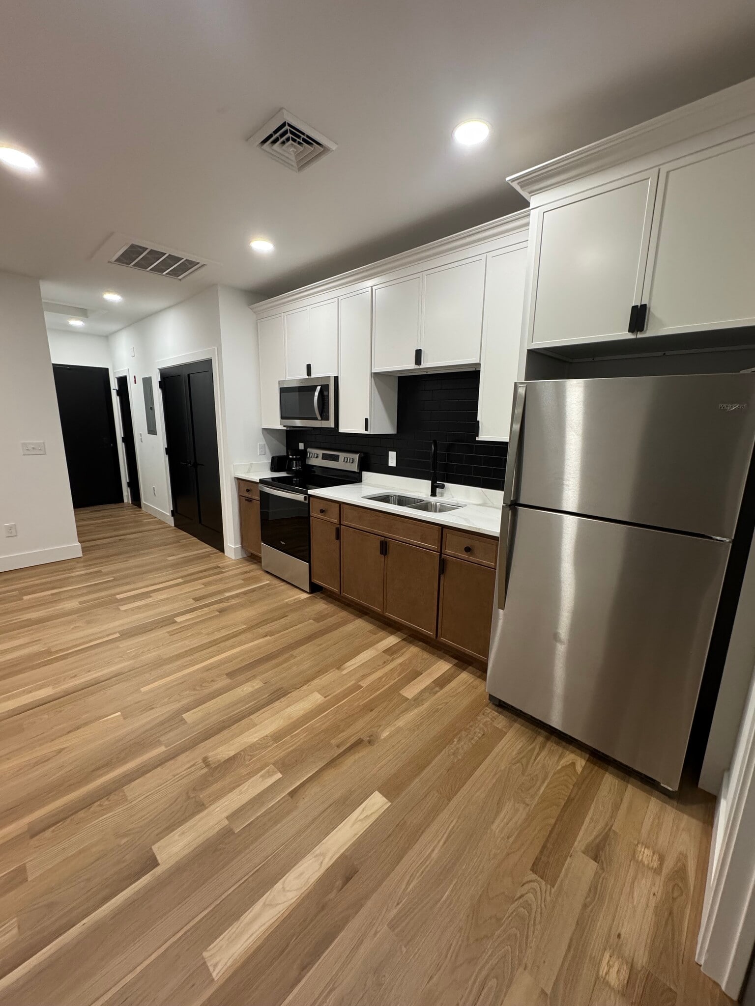 Building Photo - 1002 Broad St