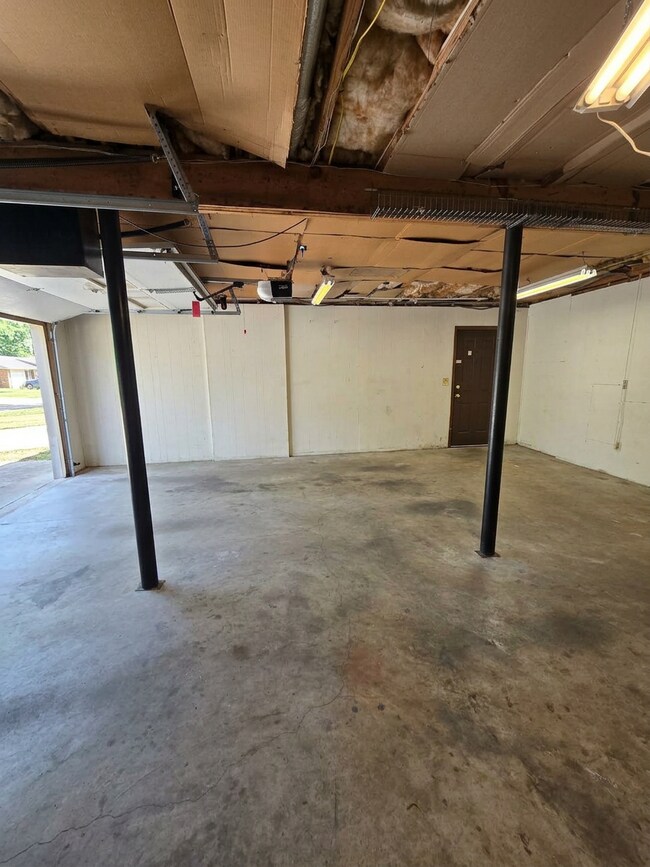 Building Photo - 2052 Brook Valley Ct