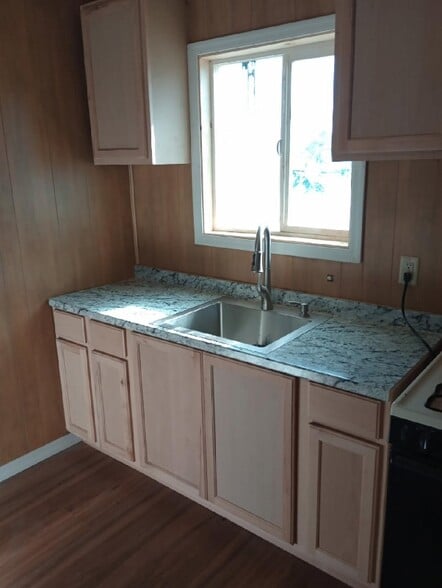 Building Photo - 326 E Murphy St