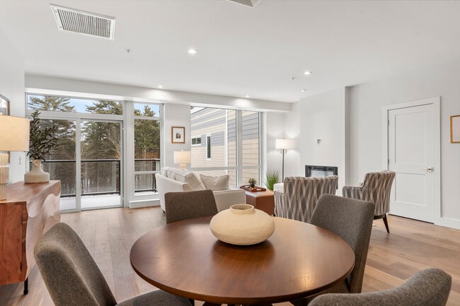 Building Photo - 1 US-1