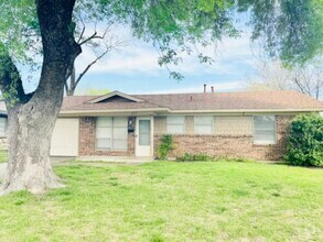 Building Photo - *****3 BEDROOM HOME IN MESQUITE****