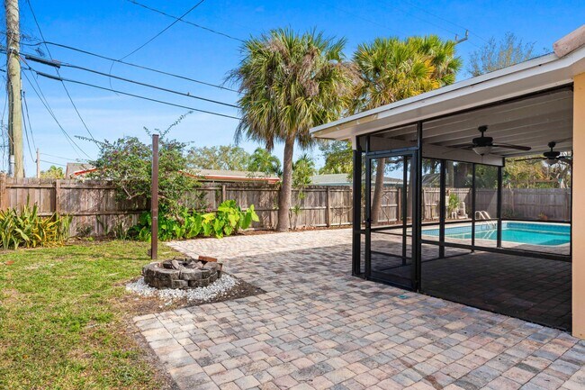 Building Photo - 3697 Holly Dr