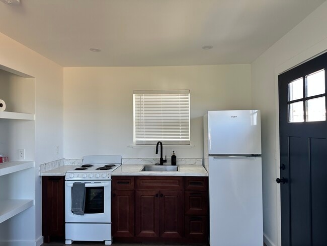 Building Photo - 535 Kaao Cir