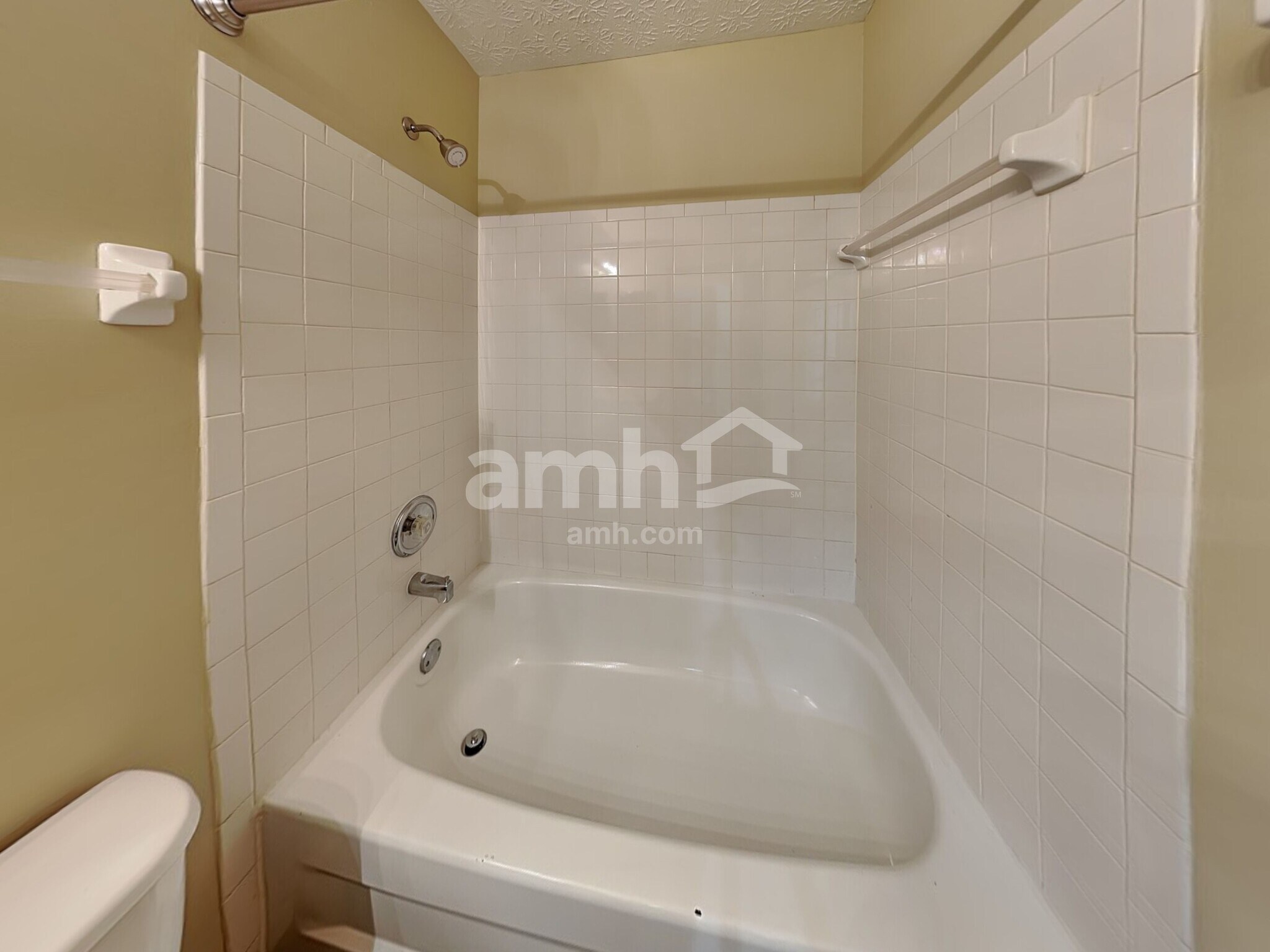 Building Photo - 1960 Queens Meadow Ln