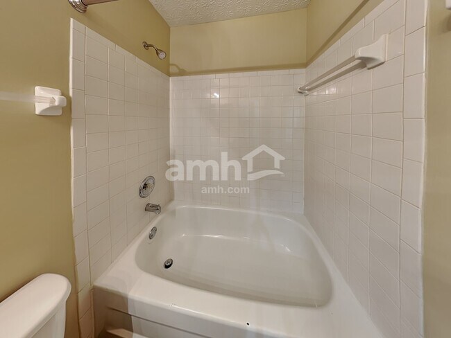 Building Photo - 1960 Queens Meadow Ln