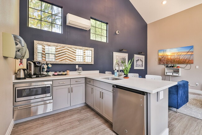 Building Photo - Emerald Ridge