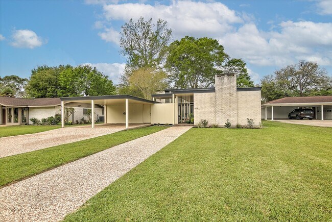 Building Photo - 147 Valley Dr