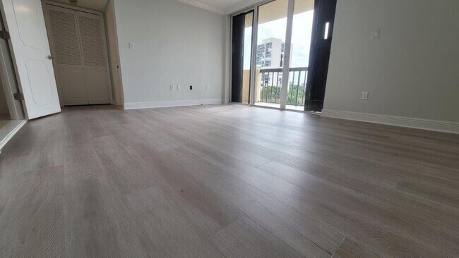 Building Photo - 2480 Presidential Way