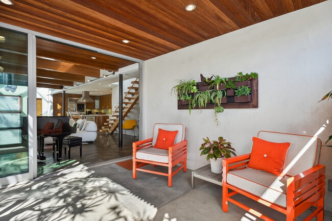 Building Photo - 219 Colton St