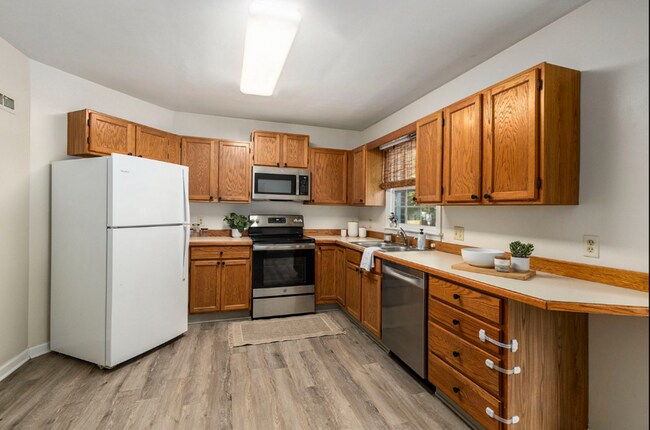 Building Photo - 191 E Division St NE