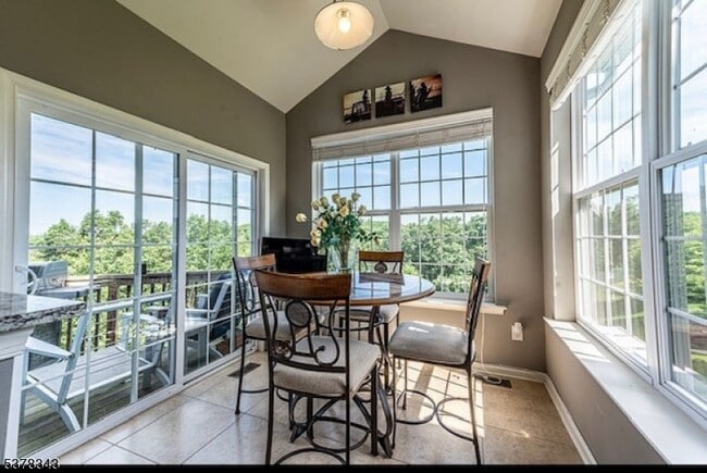 Building Photo - 263 Winding Hill Dr