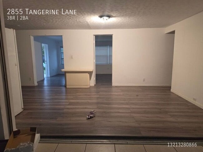 Building Photo - 2855 Tangerine Ln