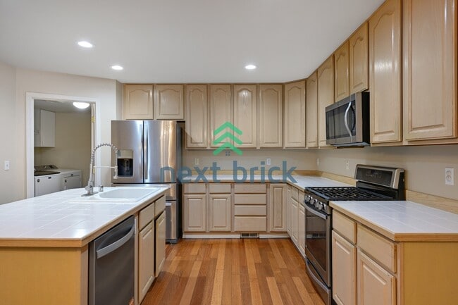 Building Photo - 4 Bed, 2.5 Bath | Spacious 2,460 Sq. Ft. Sammamish Home in a Top-Tier School District with Parks ...