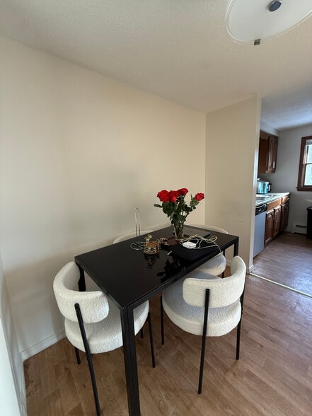 Building Photo - 812 State St