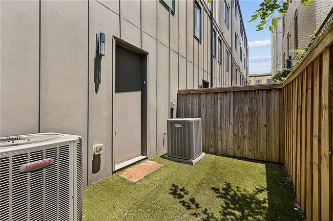 Building Photo - 115 Cityview Ct NE