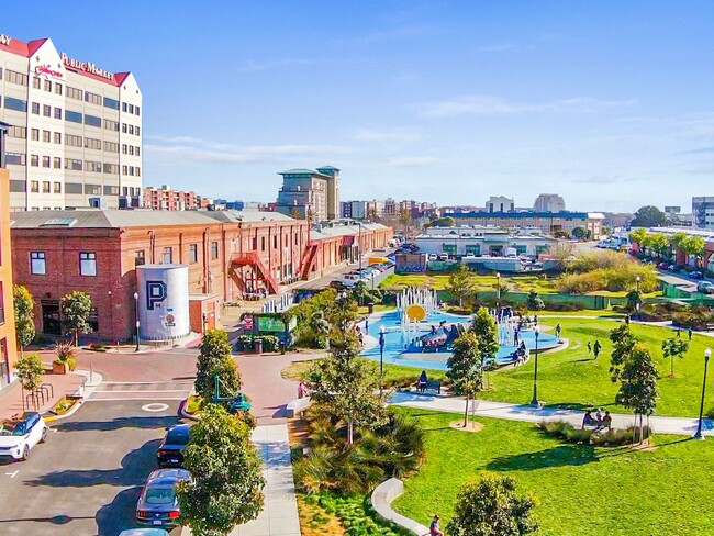 Building Photo - Gorgeous Apartment with Water, Bridge & Mt...