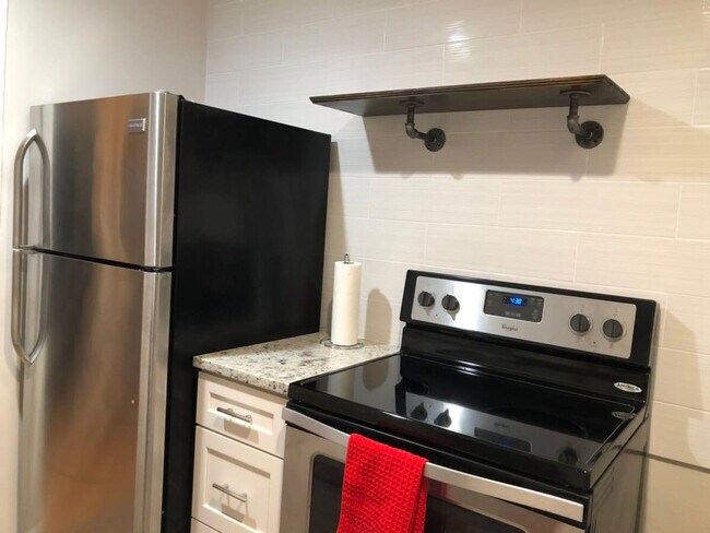 Building Photo - 300 W Peachtree St NW