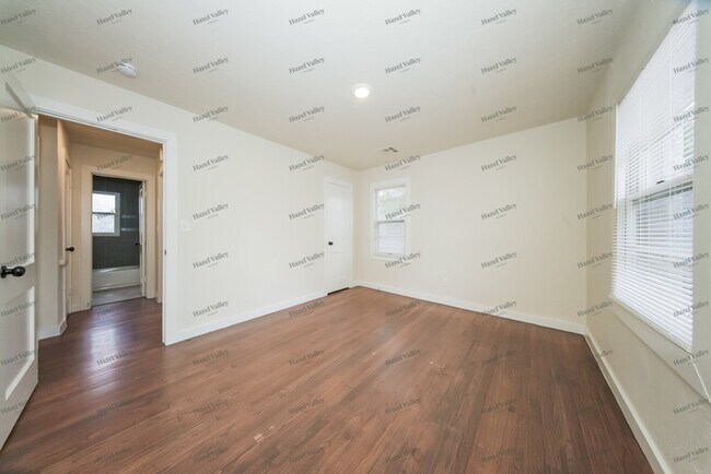 Building Photo - 3213 SW 37th St