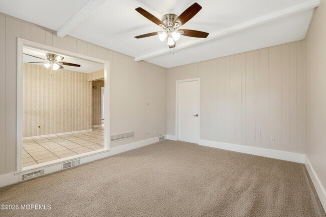 Building Photo - 429 Lake Ave