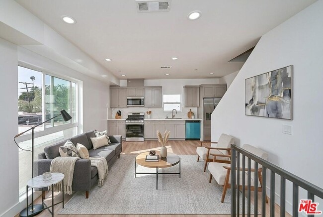 Building Photo - 1108 Queen Anne Pl