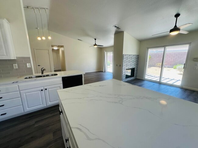 Building Photo - 78780 Birchcrest Cir