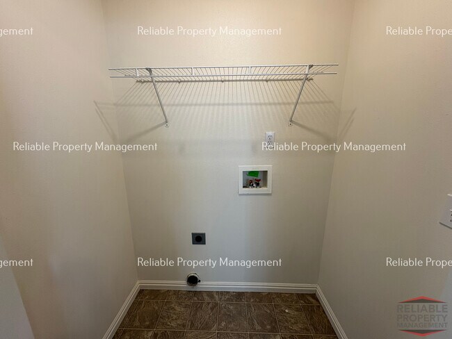 Building Photo - 3723 Deloy Dr