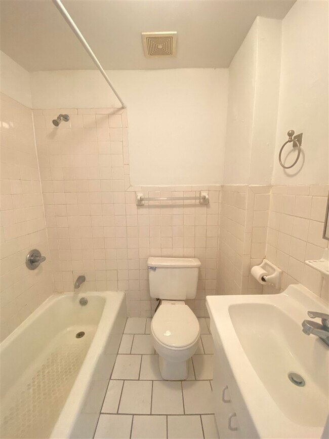 Building Photo - 112 14th St