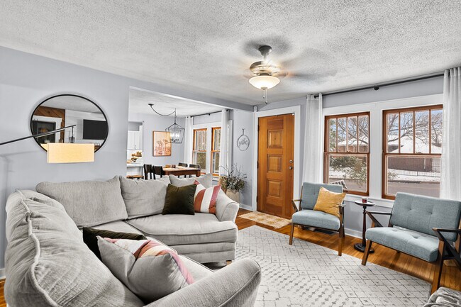 Building Photo - 1120 W Broadway