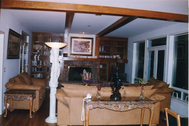 Building Photo - 7942 Lake View Ln