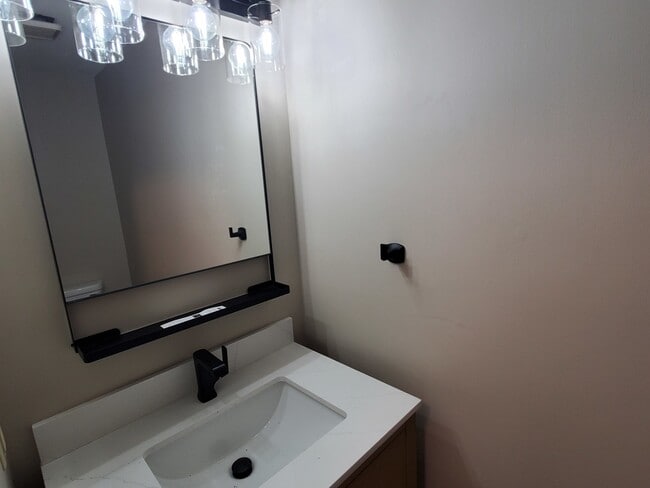 Building Photo - 1355 Dunham Ct