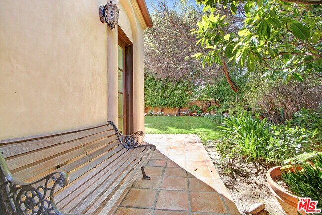 Building Photo - 725 Foothill Rd