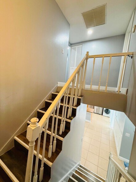 Building Photo - 12134 Regal Ct E