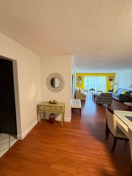Building Photo - 5961 N Falls Circle Dr