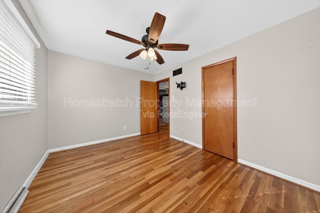 Building Photo - 207 Anistasia Dr