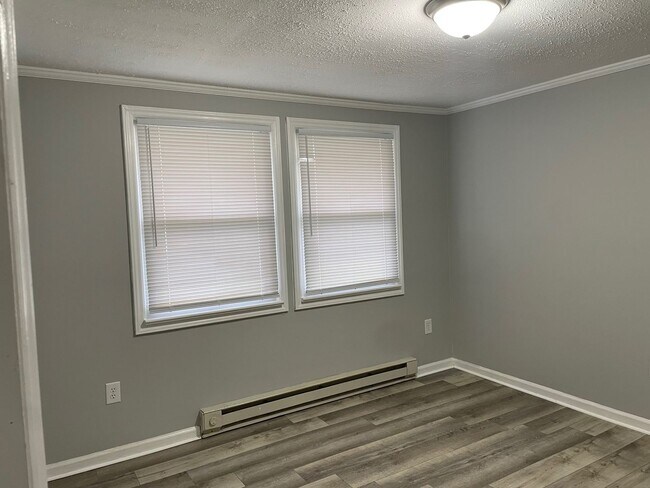 Building Photo - 615