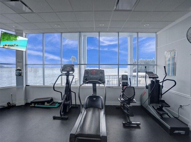 Building Photo - $2,900MONTHLY;11930 N BAYSHORE DR #601 NOR...