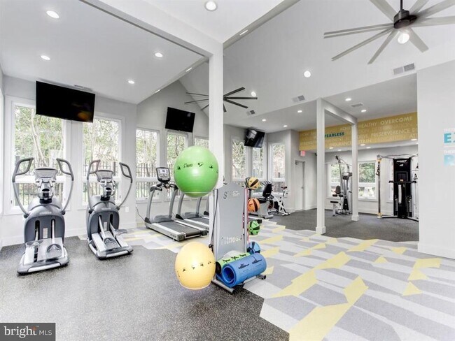 Building Photo - 1800 N Quinn St