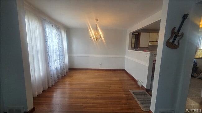 Building Photo - 1 Cresthaven Dr