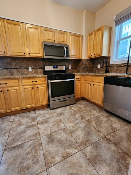 Building Photo - 17 Claremont Ave