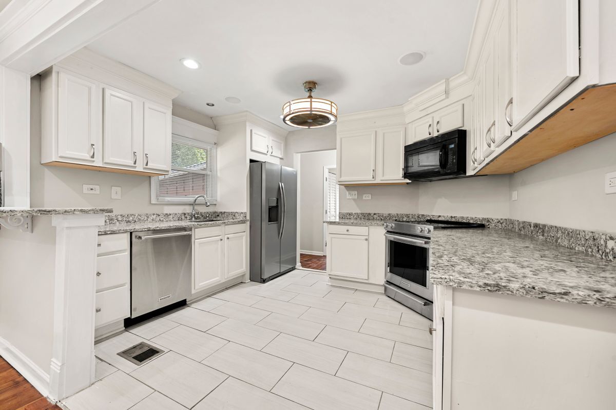 Building Photo - 2229 Beecher Cir SW