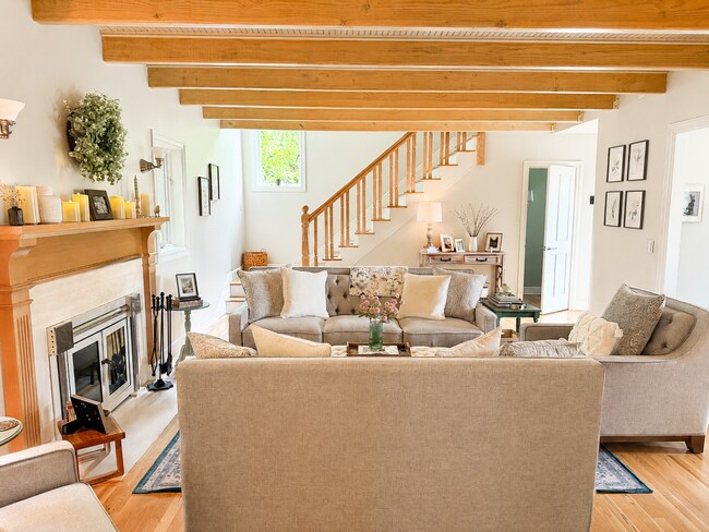 Building Photo - Elegant French Country Home with Lake Washington & Mount Rainier Views
